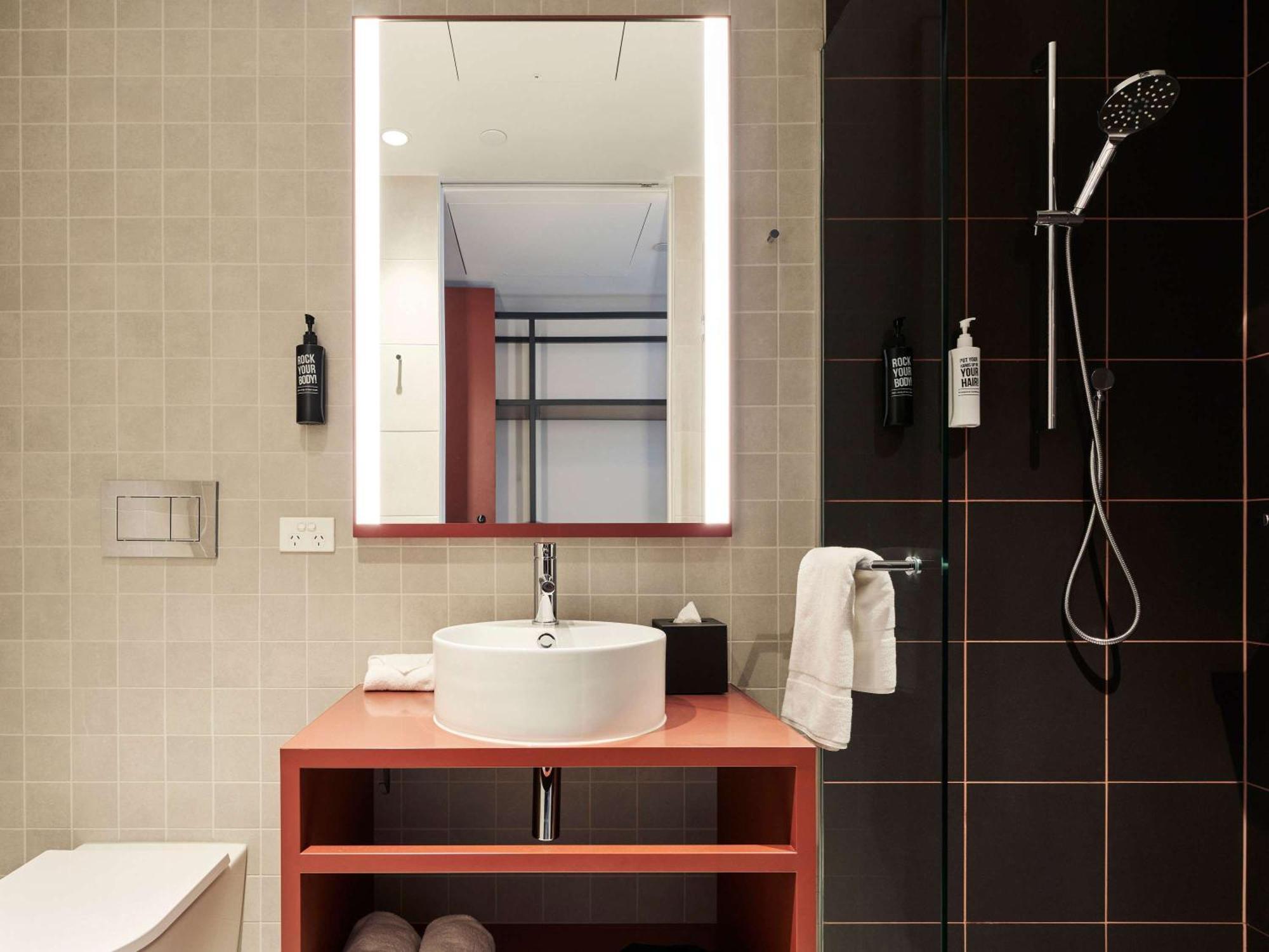 Ibis Styles Melbourne Airport Hotel Exterior photo